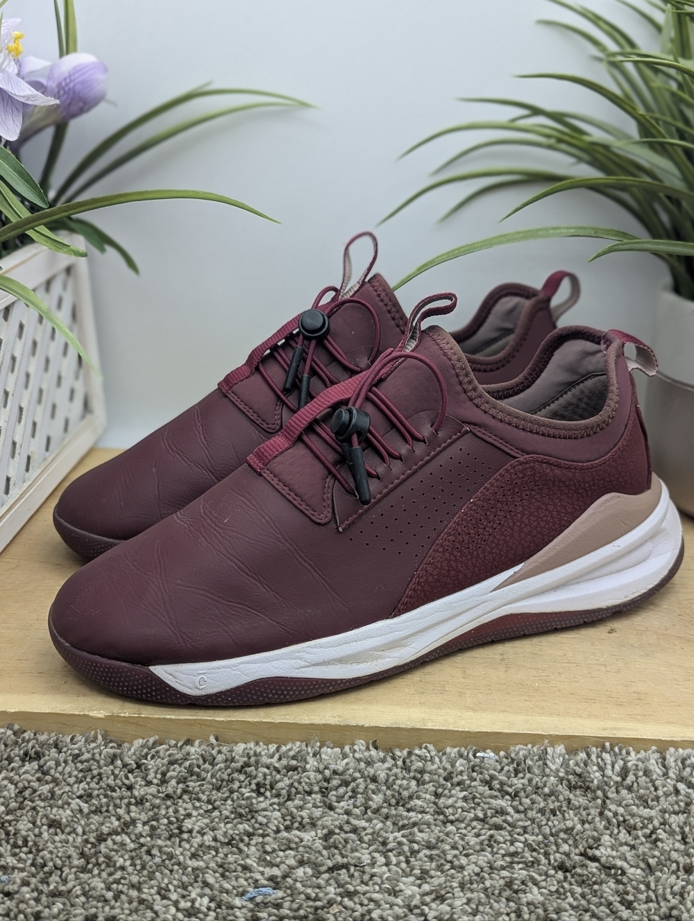 Clove Maroon Women's Size 9.5 Casual Comfort Work Nursing Shoes